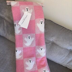 Pink Ghost Patterned Throw Blanket